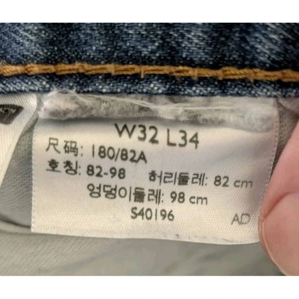 Levi's 501 Jeans Men's Button Fly Size 32x34 Light Wash Denim Straight Leg Fit